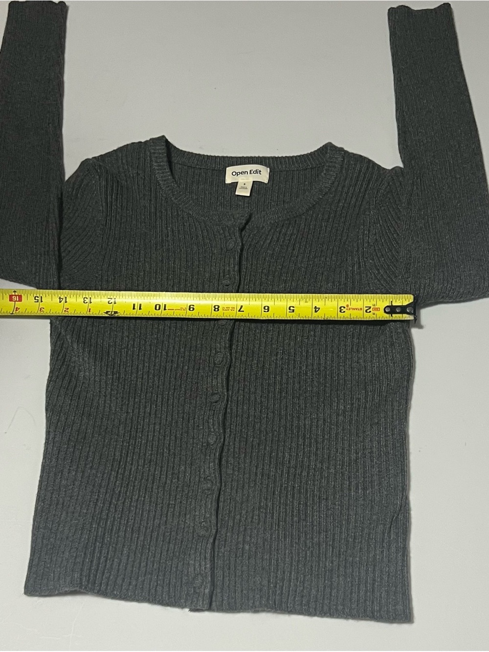 Fitted Gray Ribbed Button-Front Cardigan Sweater - Picture 5 of 7